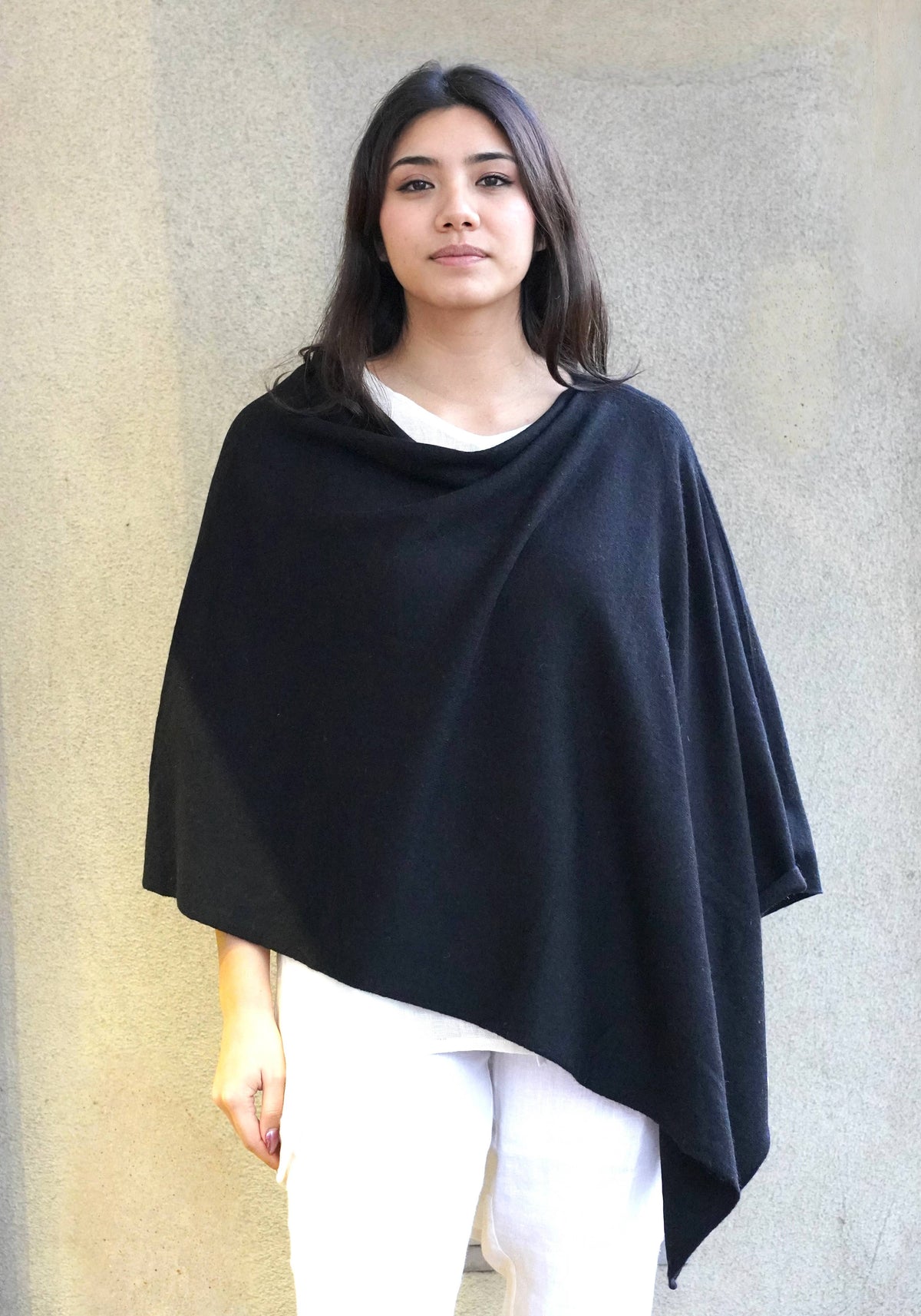 Dolma - Cashmere Poncho Black