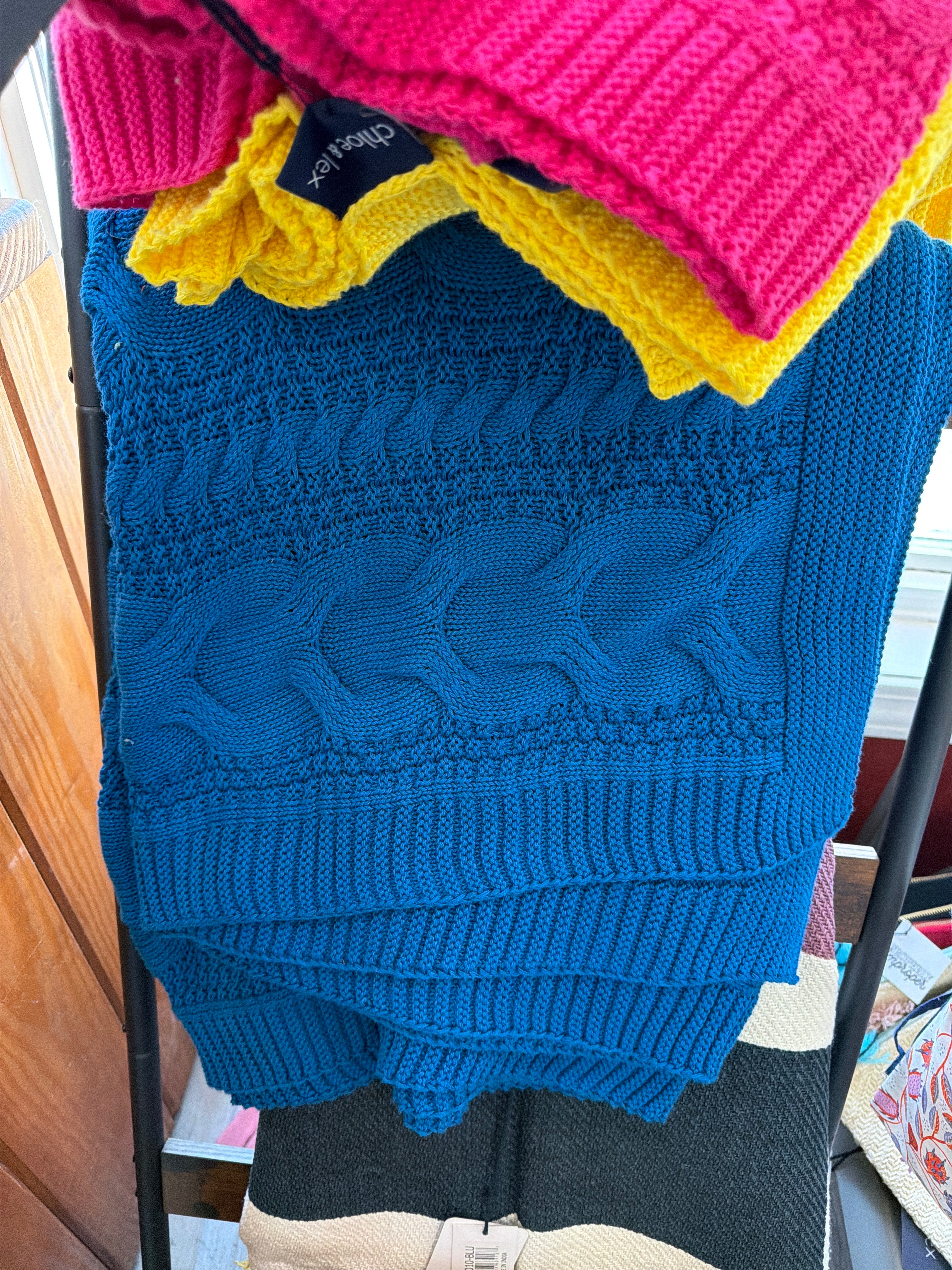 Chloe & Lex - Classic Cableknit Cotton Throw Blankets