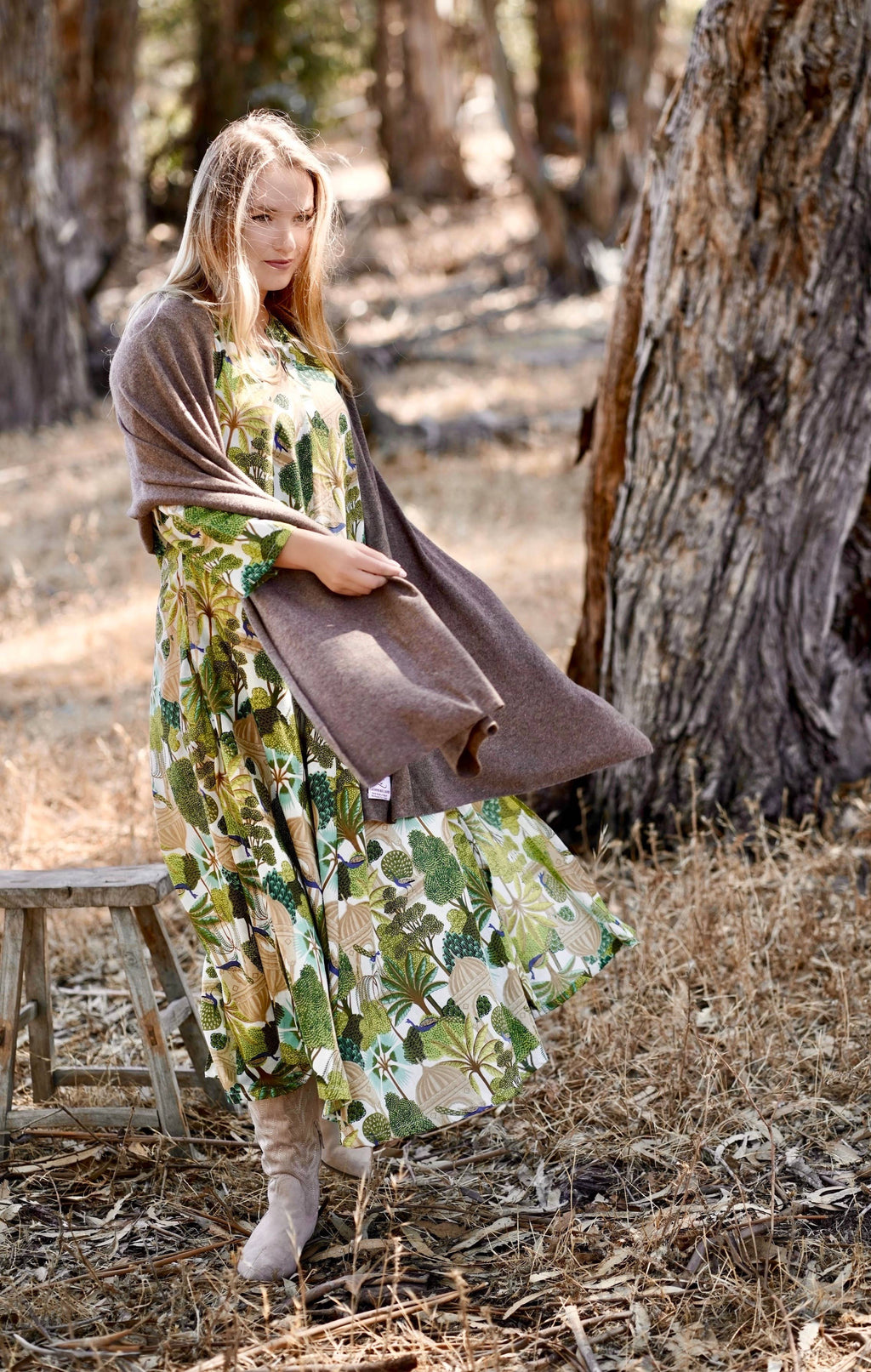 Dolma - Cashmere Scarf/ Wrap Mocha