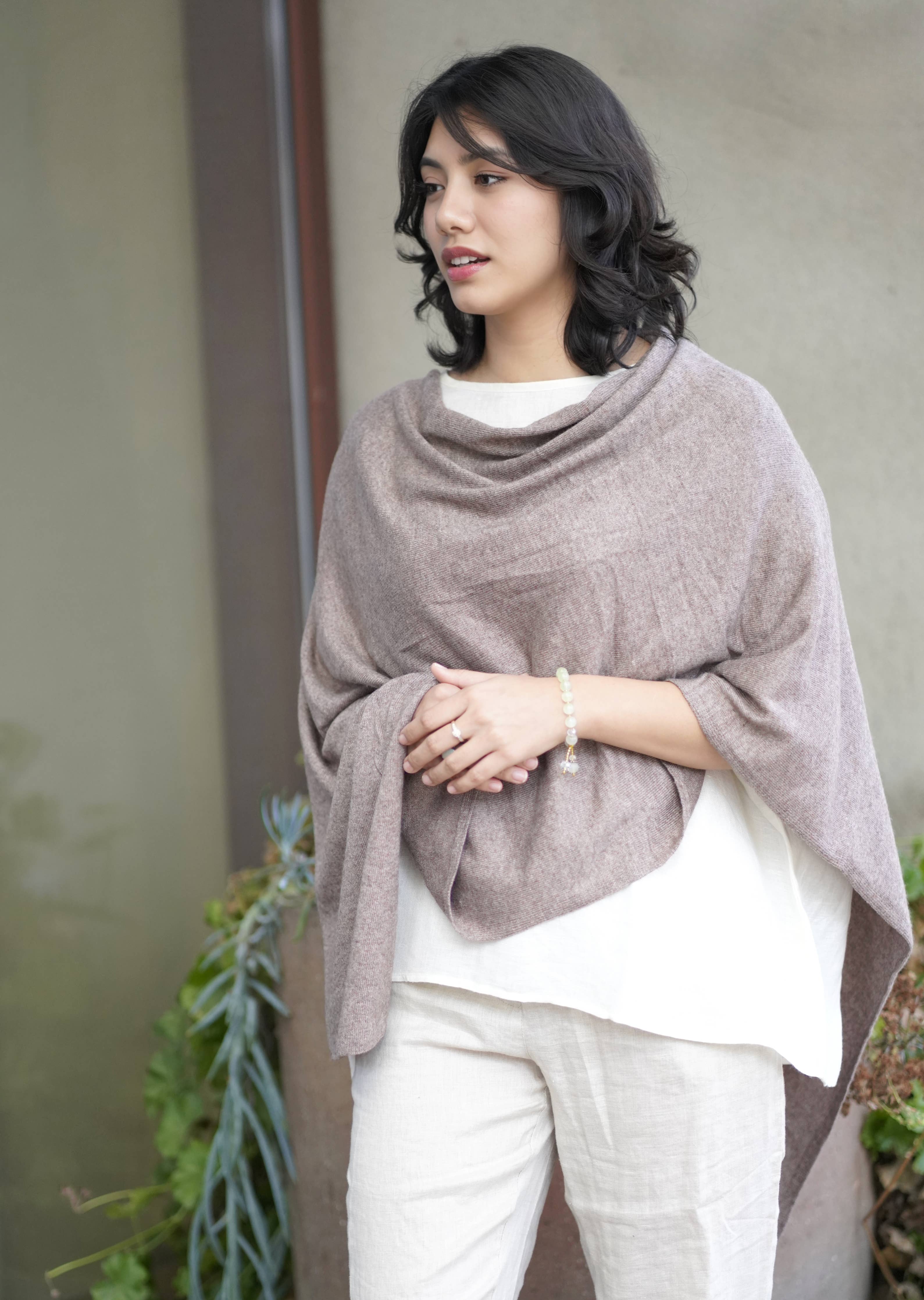 Dolma - Cashmere Poncho Mocha 