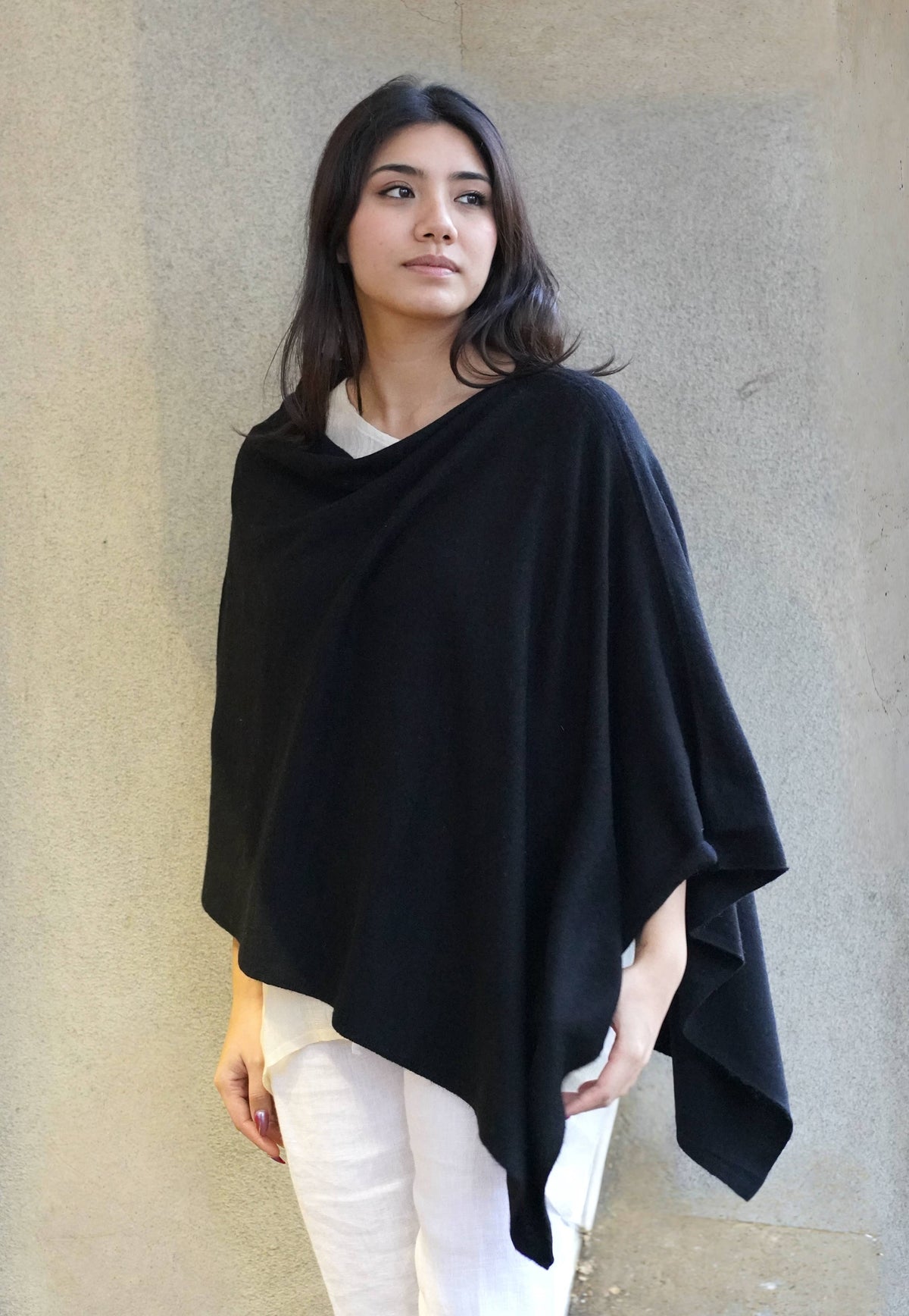 Dolma - Cashmere Poncho Black