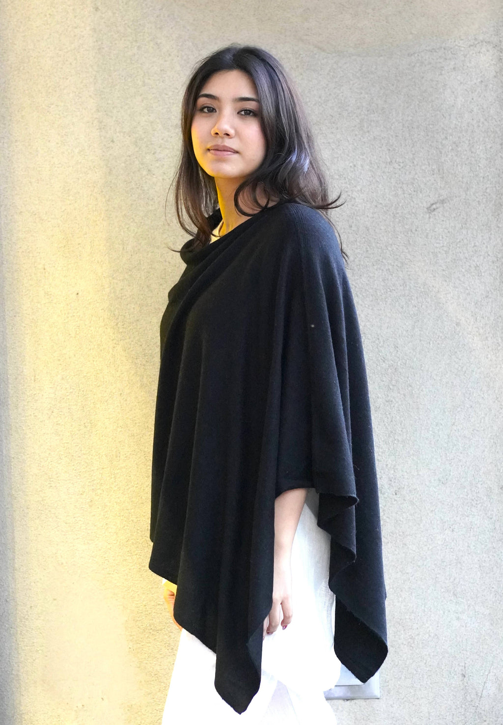 Dolma - Cashmere Poncho Black